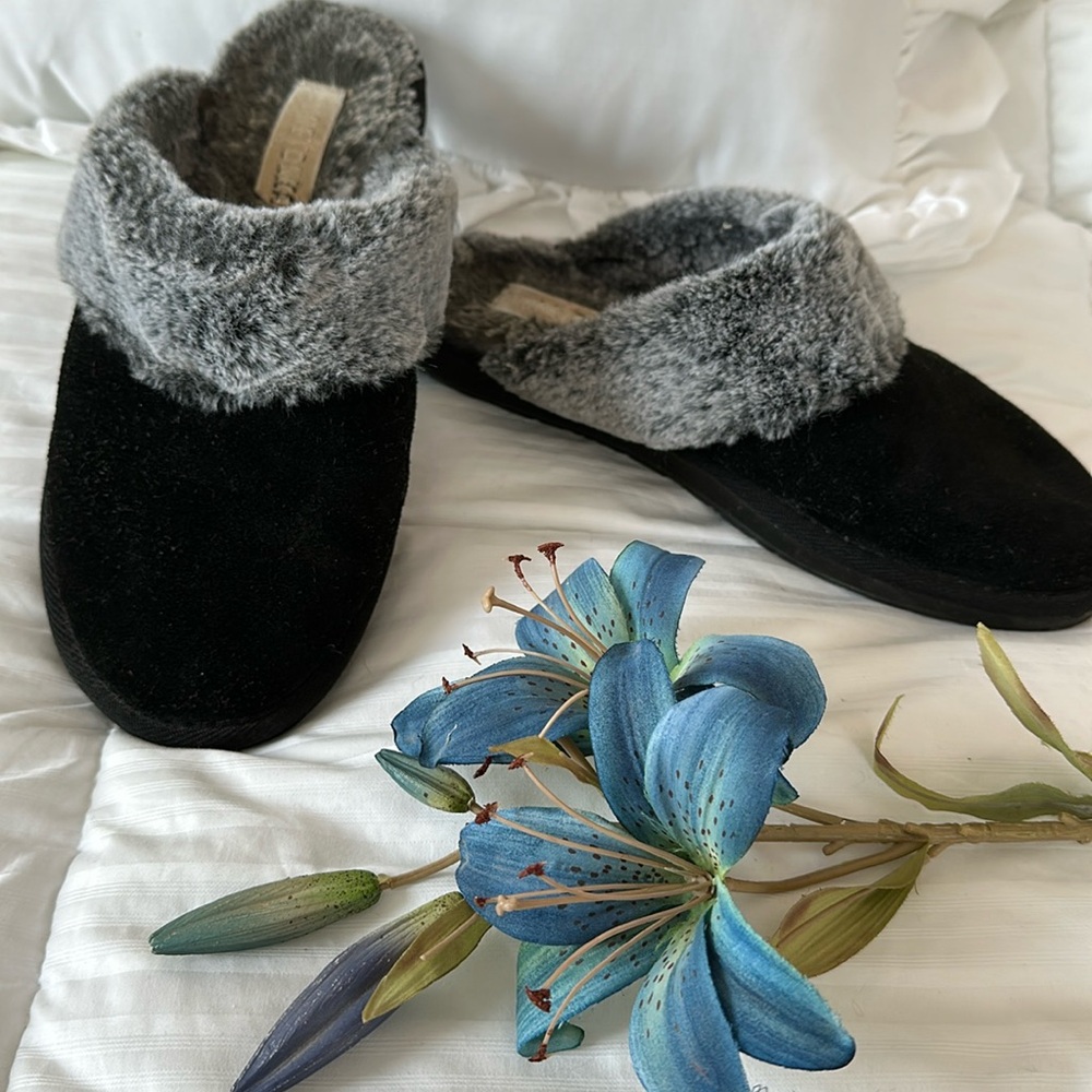 Comfy Minnetonka Slippers - 10